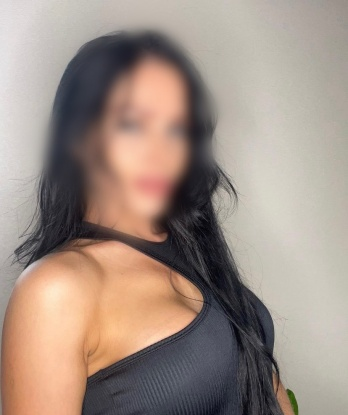 Сладкая и чувственная кошечка готова исполнить все твои эротические мечты. Приезжай и окунись в мир наслаждения и страсти вместе со мной. 7300, 23 года